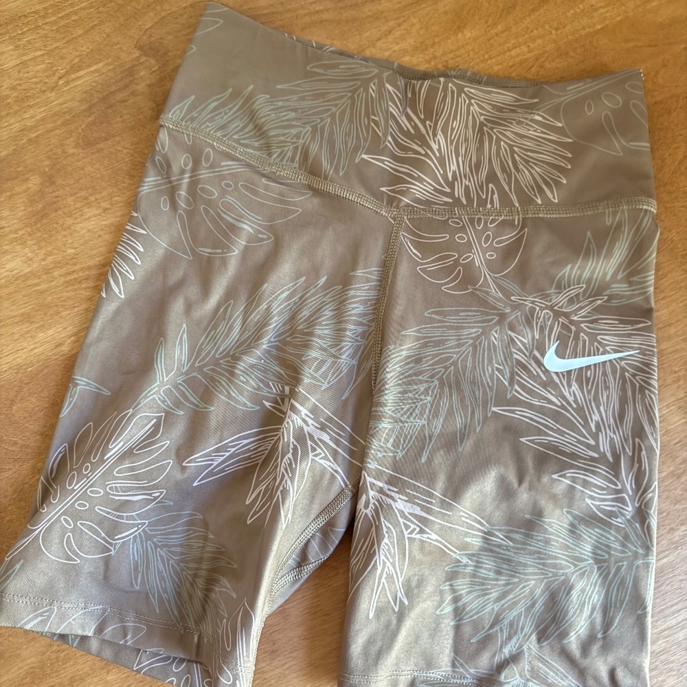Nike Biker Shorts Floral Women's Small Stretch Athletic wear